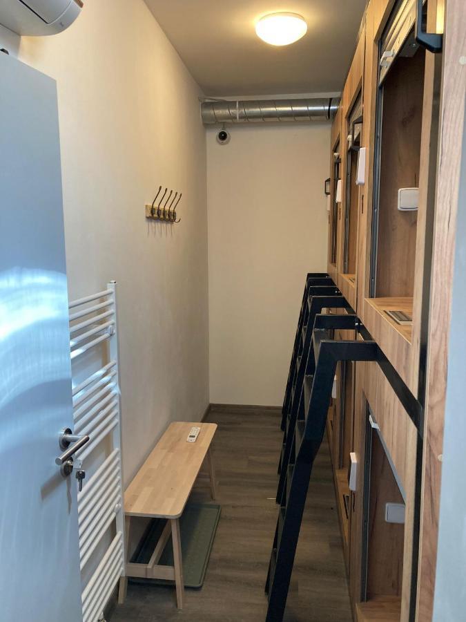 Capsule Hostel Erbenova Praha Exteriér fotografie