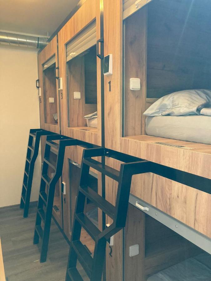 Capsule Hostel Erbenova Praha Exteriér fotografie
