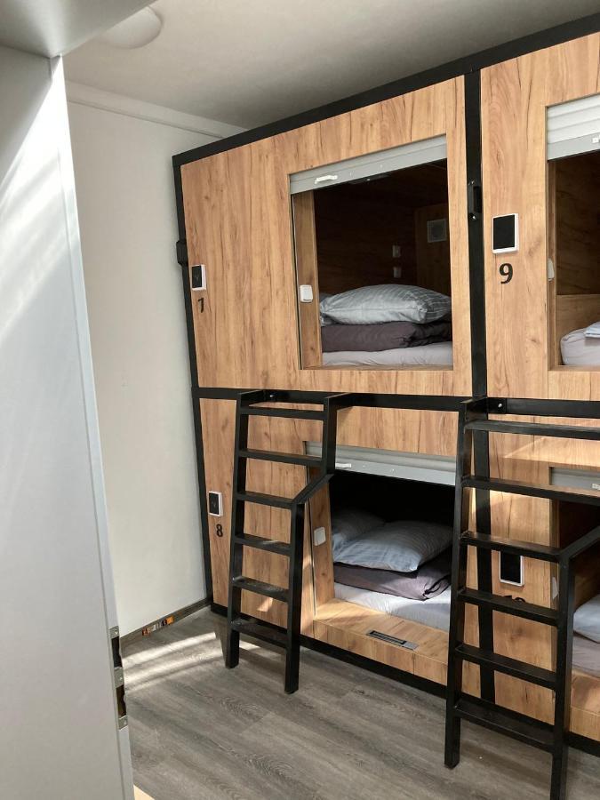 Capsule Hostel Erbenova Praha Exteriér fotografie