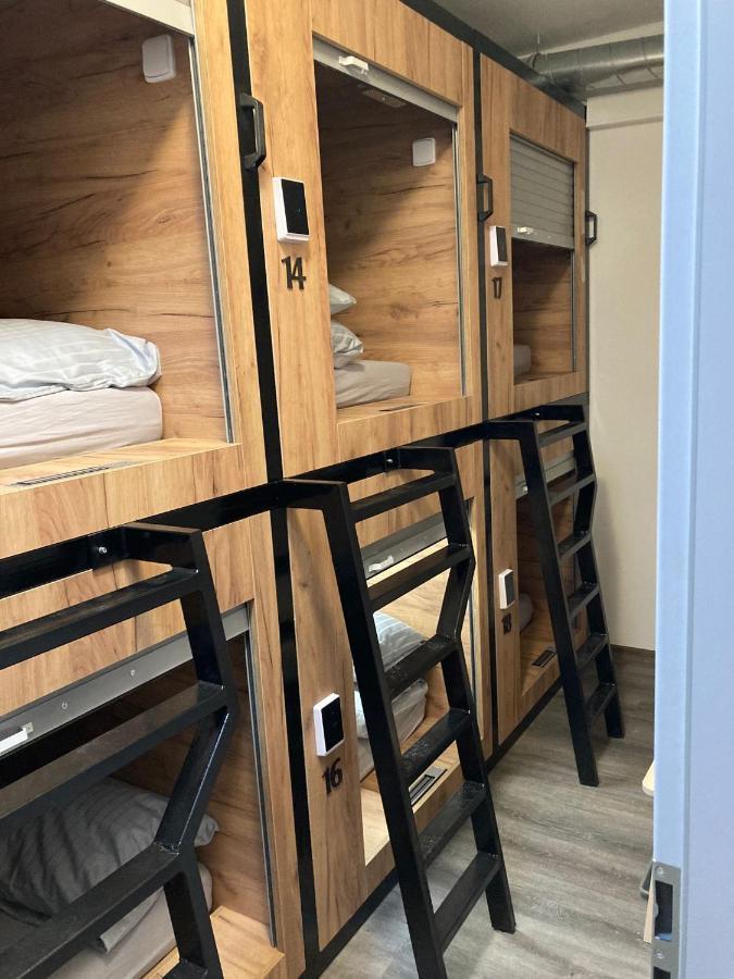 Capsule Hostel Erbenova Praha Exteriér fotografie